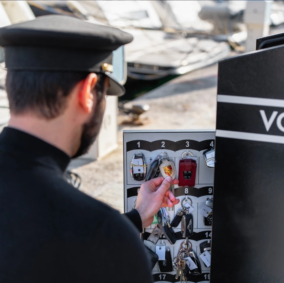 Solution complète pour concierges CLEFS D OR : accueil voiturier VIP, gestion de véhicules, Aéroports.